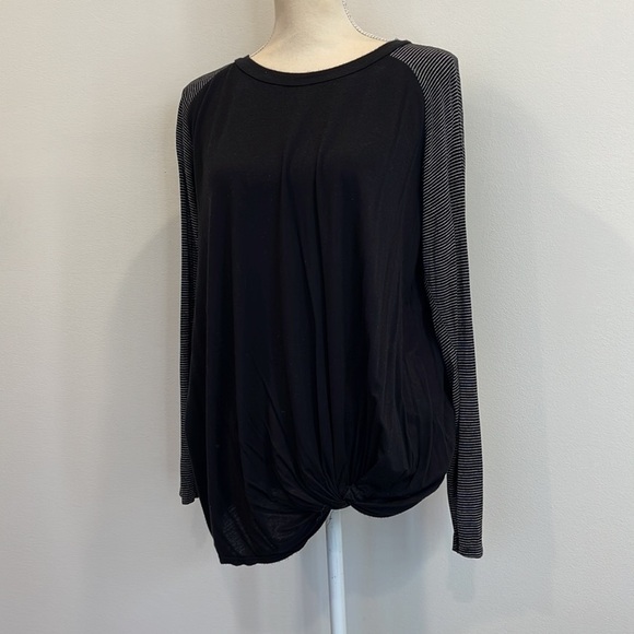 1.4.3. Story Striped Sleeve Knotted Top - Picture 2 of 5